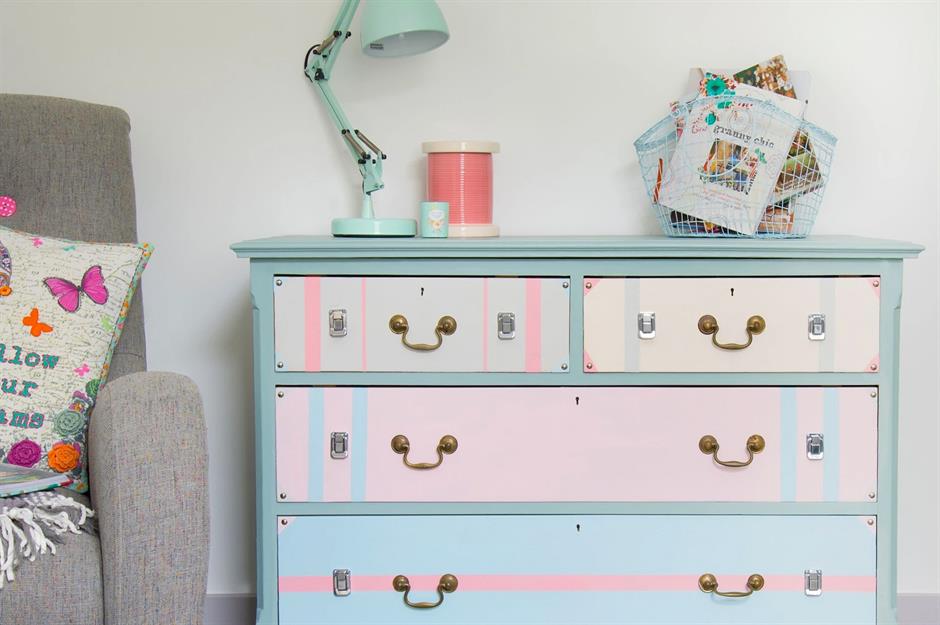 Frenchie suitcase drawers upcycling